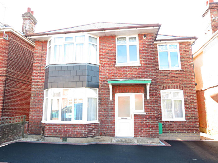 2 Bedroom Apartment To Rent In First Floor Flat, Benmore Road, Bournemouth, Dorset, BH9