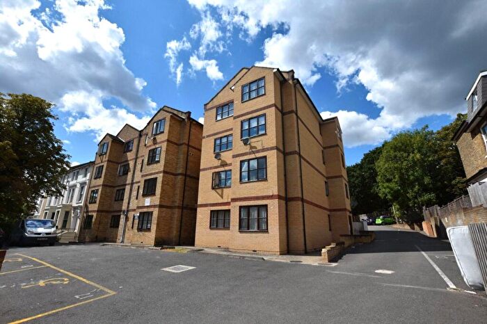 2 Bedroom Apartment To Rent In Croydon Road, London, SE20