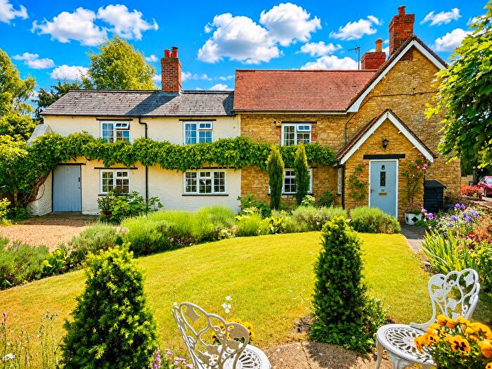 4 Bedroom Cottage For Sale In Market Square, Hanslope, Buckinghamshire, MK19