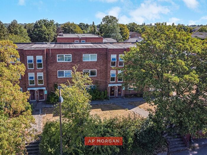 2 Bedroom Flat For Sale In Broad Meadow Lane, Kings Norton, Birmingham, West Midlands, B30