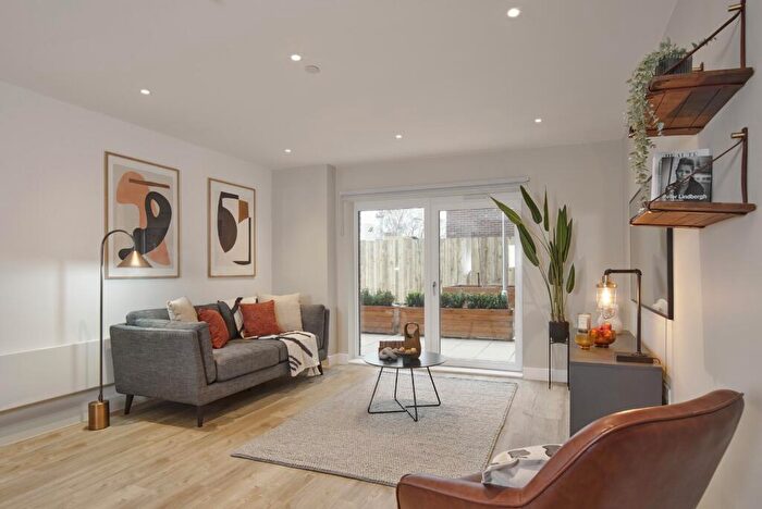 3 Bedroom Apartment To Rent In Pin Yard, Leeds Leeds, LS11
