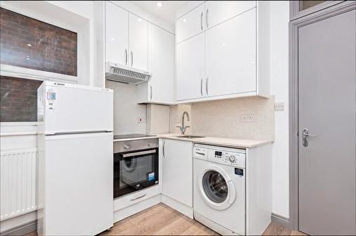 1 Bedroom Flat To Rent In Wordsworth Parade, Turnpike Lane, N8