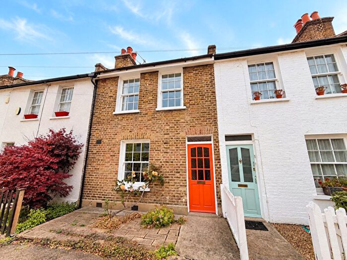 2 Bedroom Detached House For Sale In Brightfield Road, London, SE12