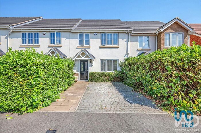 3 Bedroom Terraced House To Rent In Bowers Close, Basildon, SS13