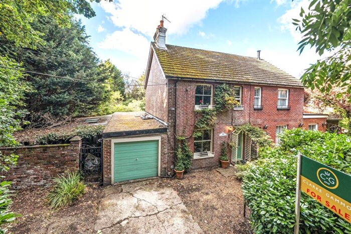 3 Bedroom Semi-Detached House For Sale In Washford Lane, Lindford, Hampshire, GU35