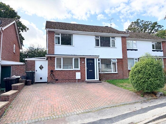 4 Bedroom Semi-Detached House For Sale In Deerleap Close, Hythe, Southampton, Hampshire, SO45