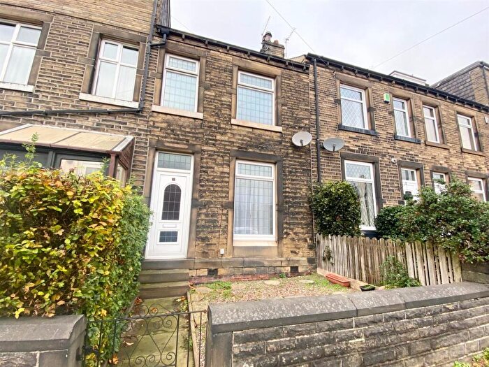 3 Bedroom Terraced House For Sale In Dudley Avenue, Huddersfield, HD1