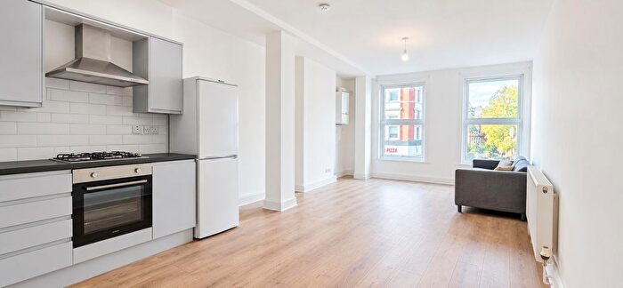 1 Bedroom Flat To Rent In Stoke Newington High Street, London, N16