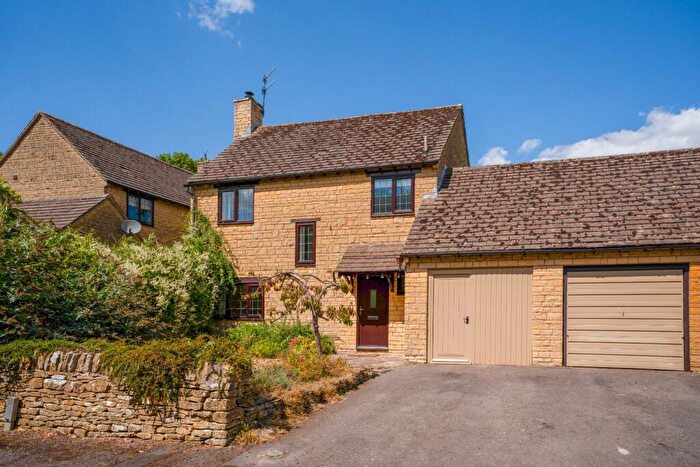 3 Bedroom Link Detached House For Sale In St Marys Close, Lower Swell, Cheltenham, Gloucestershire, GL54