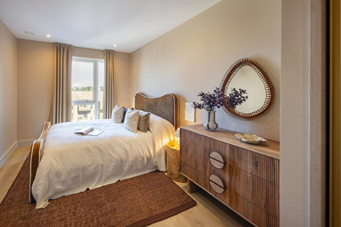 3 Bedroom Flat To Rent In Delfino House, Beaufort Square, Colindale, NW9