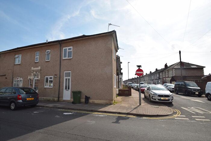 2 Bedroom Apartment To Rent In Lynton Grove, Portsmouth, PO3