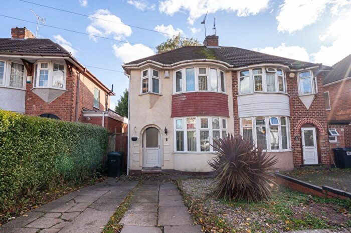 3 Bedroom Semi-Detached House To Rent In Garretts Green Lane, Birmingham, B26