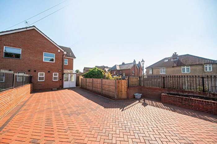 4 Bedroom End Of Terrace House For Sale In Coleson Road, Southampton, SO18