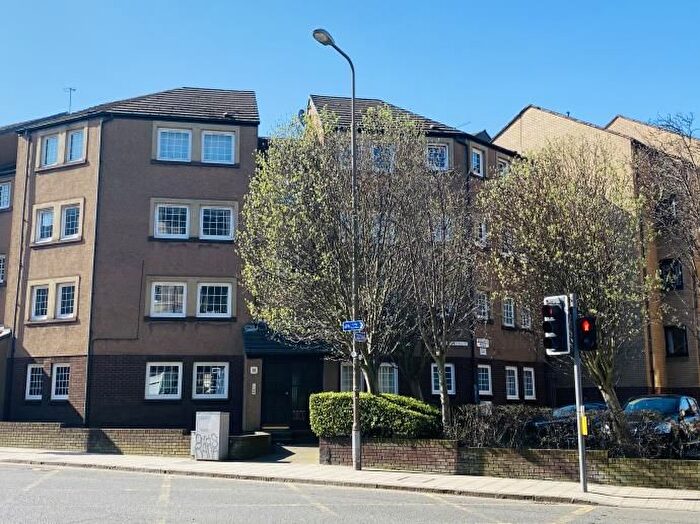 2 Bedroom Flat To Rent In / Causewayside, Edinburgh, EH9