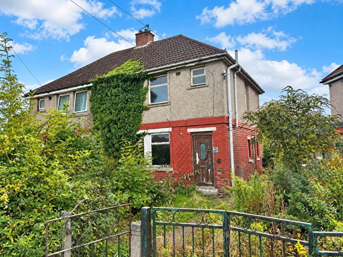 3 Bedroom Semi-Detached House For Sale In Griffe Drive, Wyke, Bradford, BD12