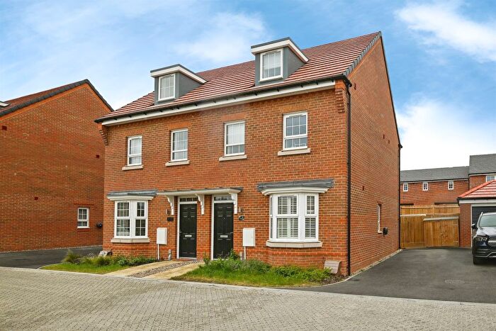 3 Bedroom Semi-Detached House For Sale In Sturmer Way, Borden, Sittingbourne, ME10