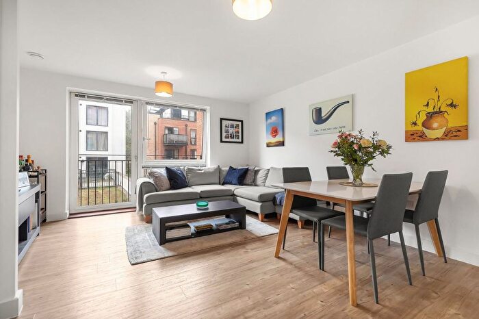 2 Bedroom Flat To Rent In Carney Place, London, SW9