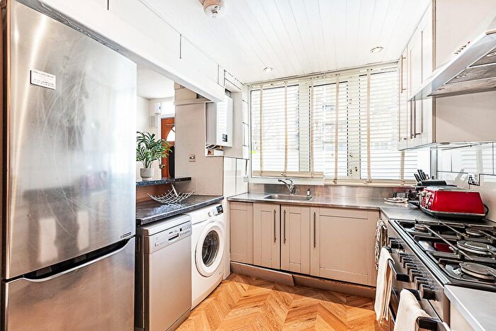 6 Bedroom Houseboat To Rent In Danebury Avenue, London, SW15