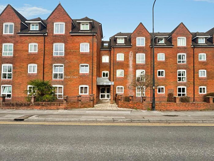 1 Bedroom Flat For Sale In Regal Court, Warminster, BA12