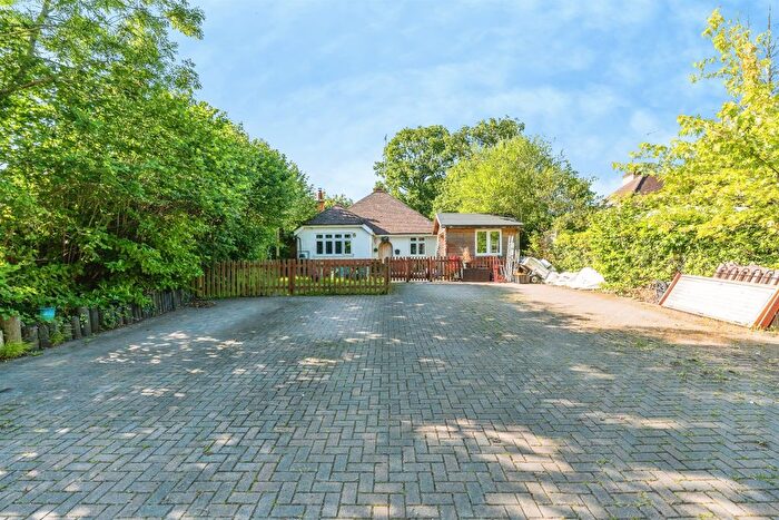 2 Bedroom Detached Bungalow For Sale In Jacobs Gutter Lane, Totton, Southampton, SO40