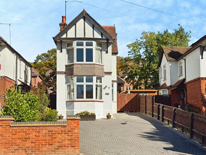 4 Bedroom Detached House For Sale In West Wycombe Road, High Wycombe, Buckinghamshire, HP12