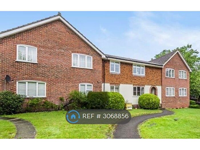1 Bedroom Flat To Rent In Laird Court, Bagshot, GU19