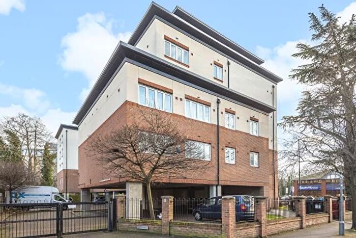 2 Bedroom Flat To Rent In Bath Road, Slough, SL1