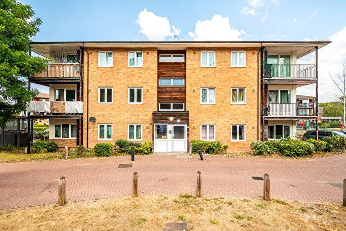 2 Bedroom Flat To Rent In Blackburn Way, Hounslow, TW4
