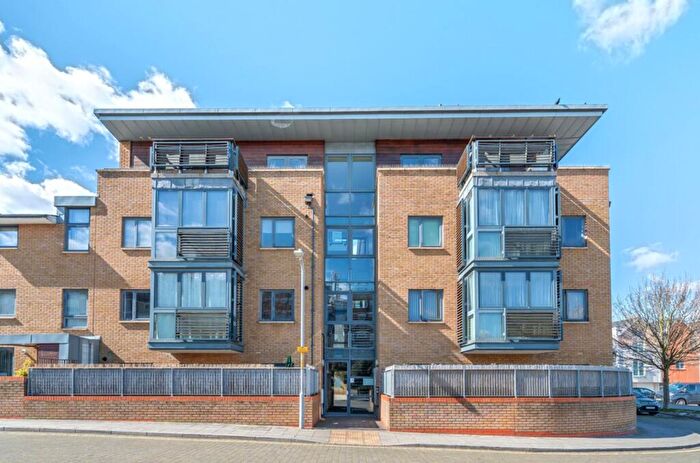 1 Bedroom Flat For Sale In Clarence Row, Gravesend, Kent., DA12