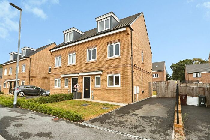 3 Bedroom Semi-Detached House For Sale In Quarry Bank Road, Bradford, BD2