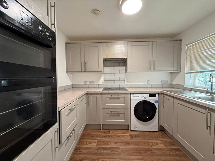 2 Bedroom Flat To Rent In Chichester Court, Slough, SL1