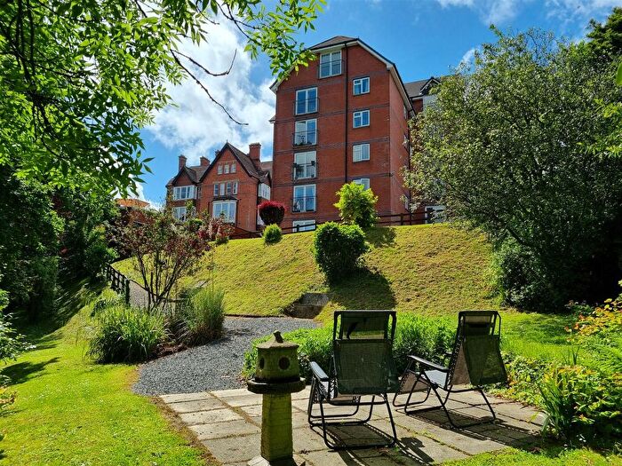 2 Bedroom Flat For Sale In Tavistock Road, Launceston, PL15