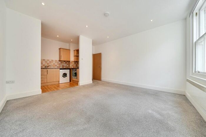1 Bedroom Flat To Rent In High Street Gravesend, DA11