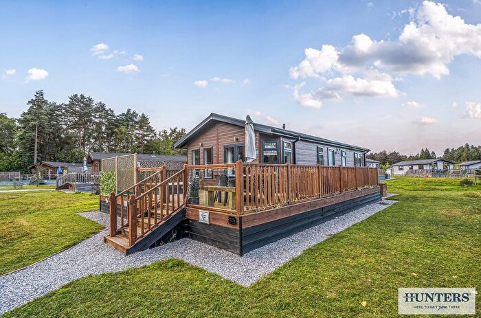 2 Bedroom Lodge For Sale In York Road, Escrick, York, YO19
