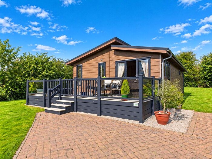 2 Bedroom Mobile/park Home For Sale In Foxhunter Residential Caravan Park, Monkton Street, Monkton, Ramsgate, CT12
