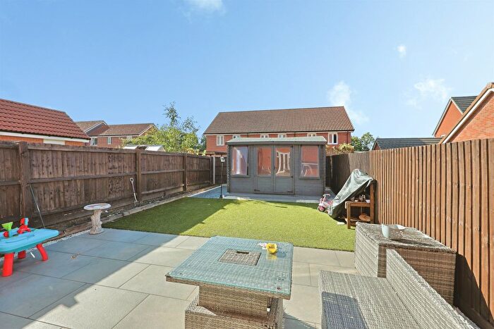 3 Bedroom Semi-Detached House For Sale In Velvet Close, Wymondham, NR18