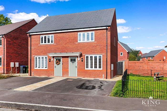 2 Bedroom Semi-Detached House For Sale In Cargill Close, Alcester, B49