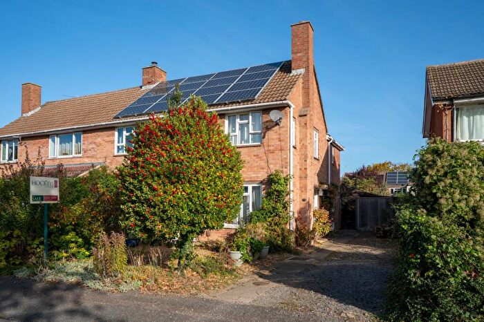 4 Bedroom Semi-Detached House For Sale In Harding Way, Cambridge, CB4