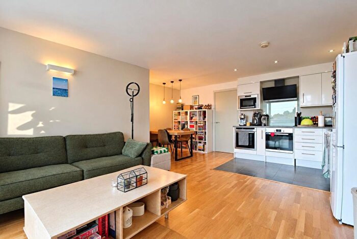2 Bedroom Flat To Rent In London Road, Brentford, TW8
