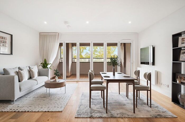 2 Bedroom Flat For Sale In Elstree Way, Borehamwood, WD6