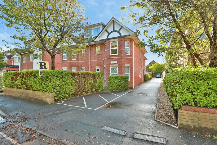 2 Bedroom Maisonette For Sale In Richmond Park Road, Bournemouth, Dorset, BH8