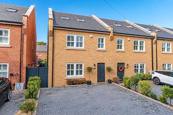 4 Bedroom End Of Terrace House For Sale In Hailey Gardens, Hailey, SG13