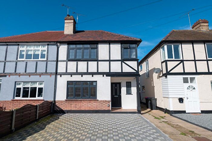 3 Bedroom Semi-Detached House To Rent In Beechmont Gardens, Southend-on-Sea, SS2
