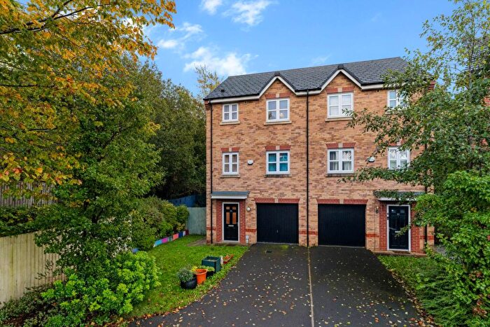 4 Bedroom Semi-Detached House For Sale In Racecourse Way, Salford, M7