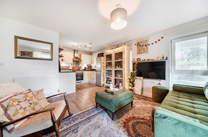 1 Bedroom Flat For Sale In Huxley Drive, Hurst Green, Oxted, RH8