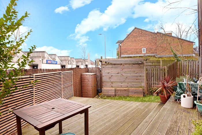 2 Bedroom Flat To Rent In Old Devonshire Road, Balham, London, SW12