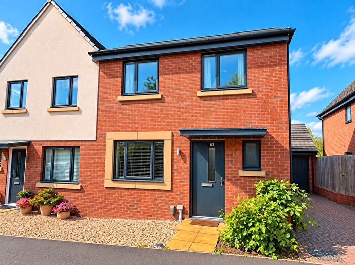 3 Bedroom Semi-Detached House For Sale In York Road, Priorslee, TF2