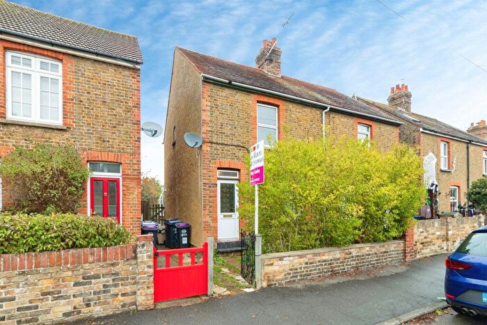 3 Bedroom Semi-Detached House For Sale In Cromwell Road, Hertford, SG13