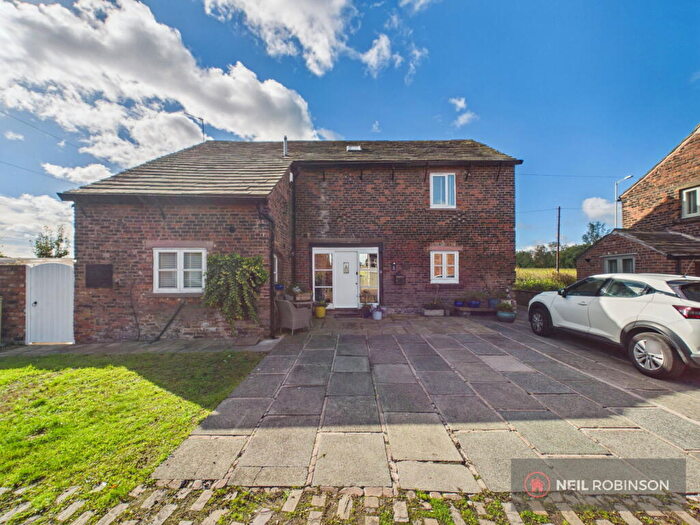 3 Bedroom Barn Conversion For Sale In Lunds Close, Westhead, L40