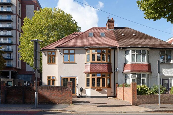 5 Bedroom Semi-Detached House For Sale In Howard Road, New Malden, KT3